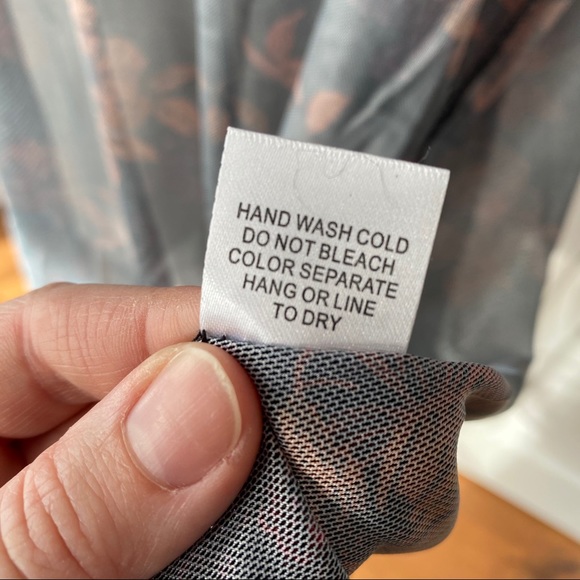 🔥SOLD🔥Boutique High Low Sheer Kimono Black & Red S, M, L - Picture 13 of 13